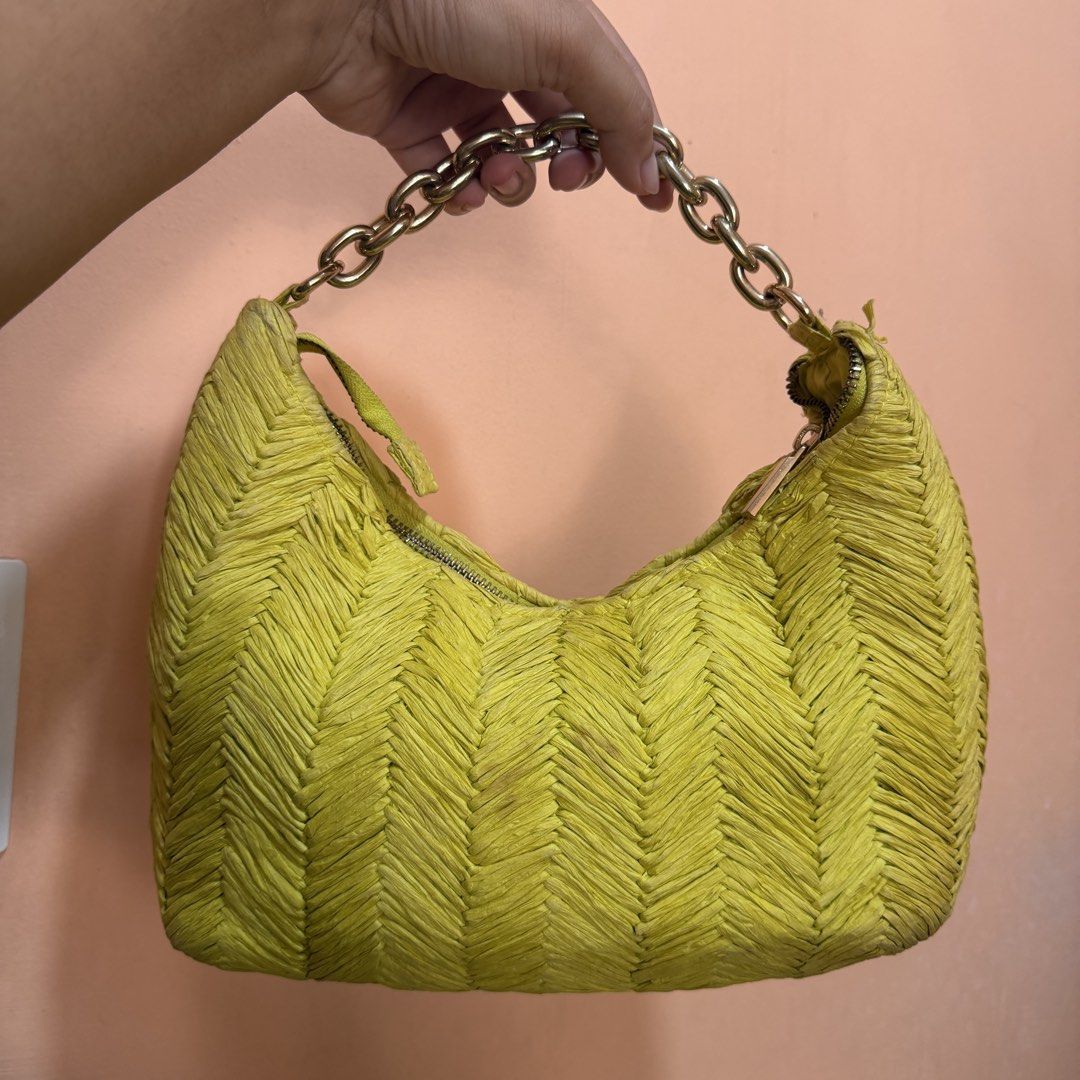 H&M Bag (Category: Shoulder Bags) located in Las Pinas. Submitted by fromlolita (Listing ID 1465611261, Image 1). Description: Used twice.