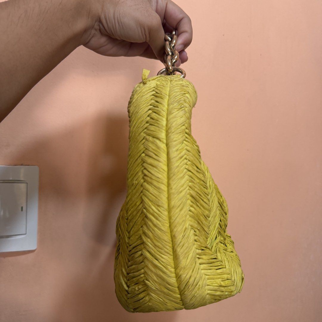 H&M Bag (Category: Shoulder Bags) located in Las Pinas. Submitted by fromlolita (Listing ID 1465611261, Image 3). Description: Used twice.