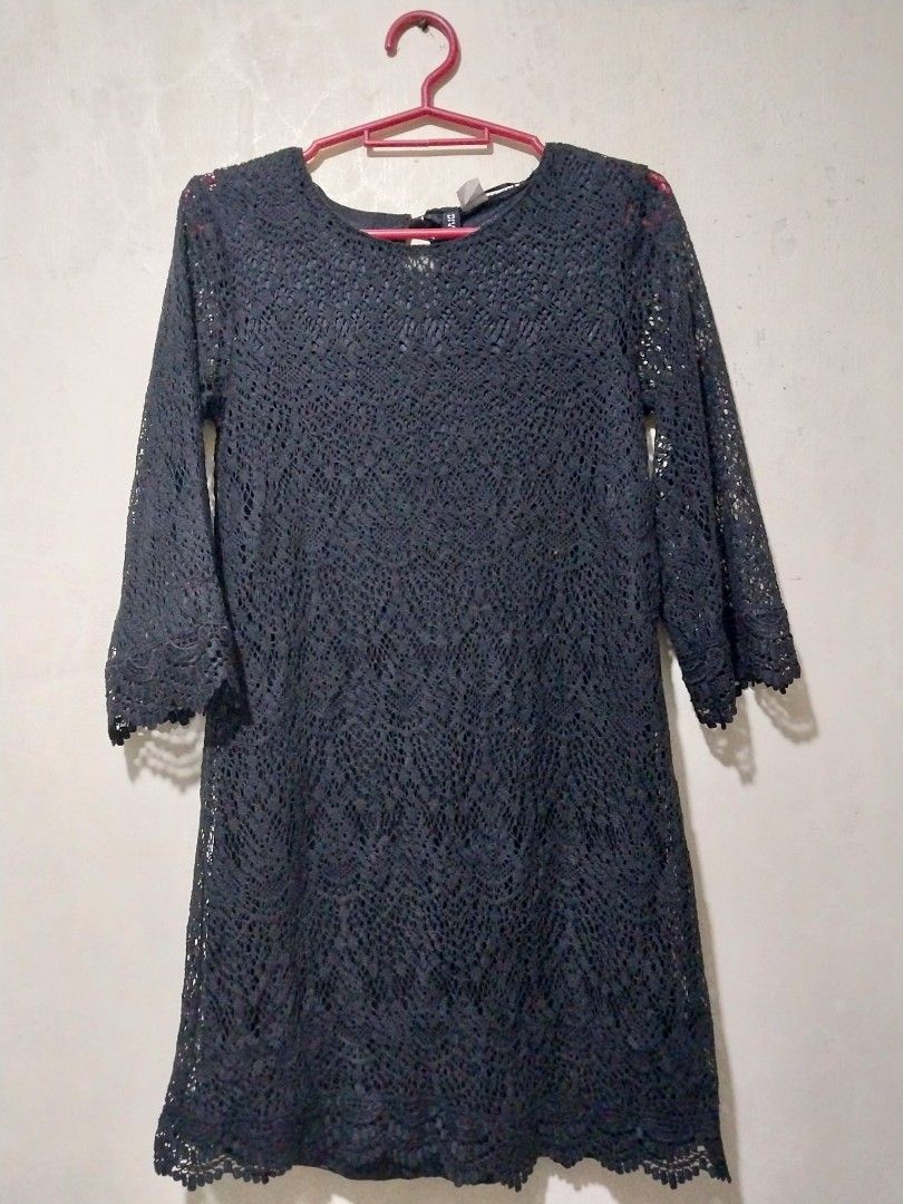 H&M Black Lace Knee dress (Category: Dresses) located in Manila. Submitted by PrinceDani.Clothing (Listing ID 1465734018, Image 3). Description: h&m black lace dress xs on tag 16in width 31in length excellent condition .