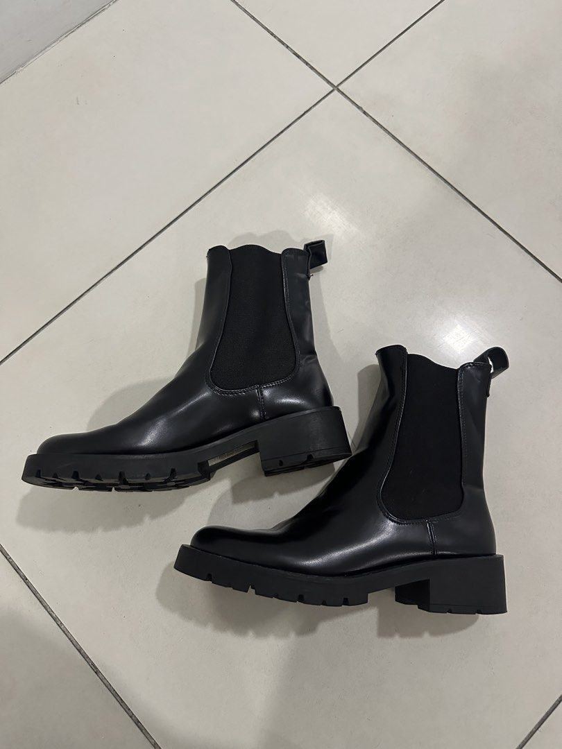 H&M Chelsea boots (Category: Boots) located in Cebu City. Submitted by lalalilly (Listing ID 1465649346, Image 1). Description: Price negotiable for sure buyer Excellent condition.