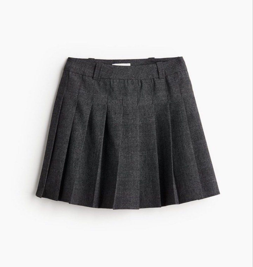 H&M dark gray pleated skirt (Category: Skirts) located in Makati City. Submitted by declutterx (Listing ID 1465703939, Image 1). Description: Used once in Taiwan. Best fit 27-28 RFS: decluttering.