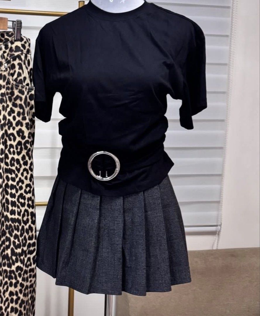 H&M dark gray pleated skirt (Category: Skirts) located in Makati City. Submitted by declutterx (Listing ID 1465703939, Image 2). Description: Used once in Taiwan. Best fit 27-28 RFS: decluttering.