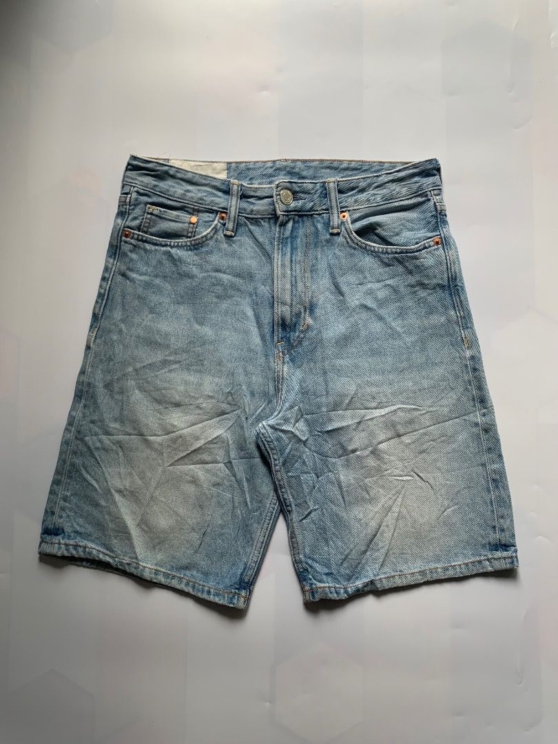 H&M DENIM JORTS (Category: Shorts) located in Lucban. Submitted by mysticshark.0f6e1d (Listing ID 1465688351, Image 1). Description: - Brand: H&M - Style: Denim Jorts / Relaxed fit (Coupe décontractée) - Color: Classic light blue wash - Features: Durable denim material, dual back pockets, sturdy button and rivet hardware - Condition: Good quality pre-loved / ready to wear - Perfect for casual everyday OOTDs and hot weather.