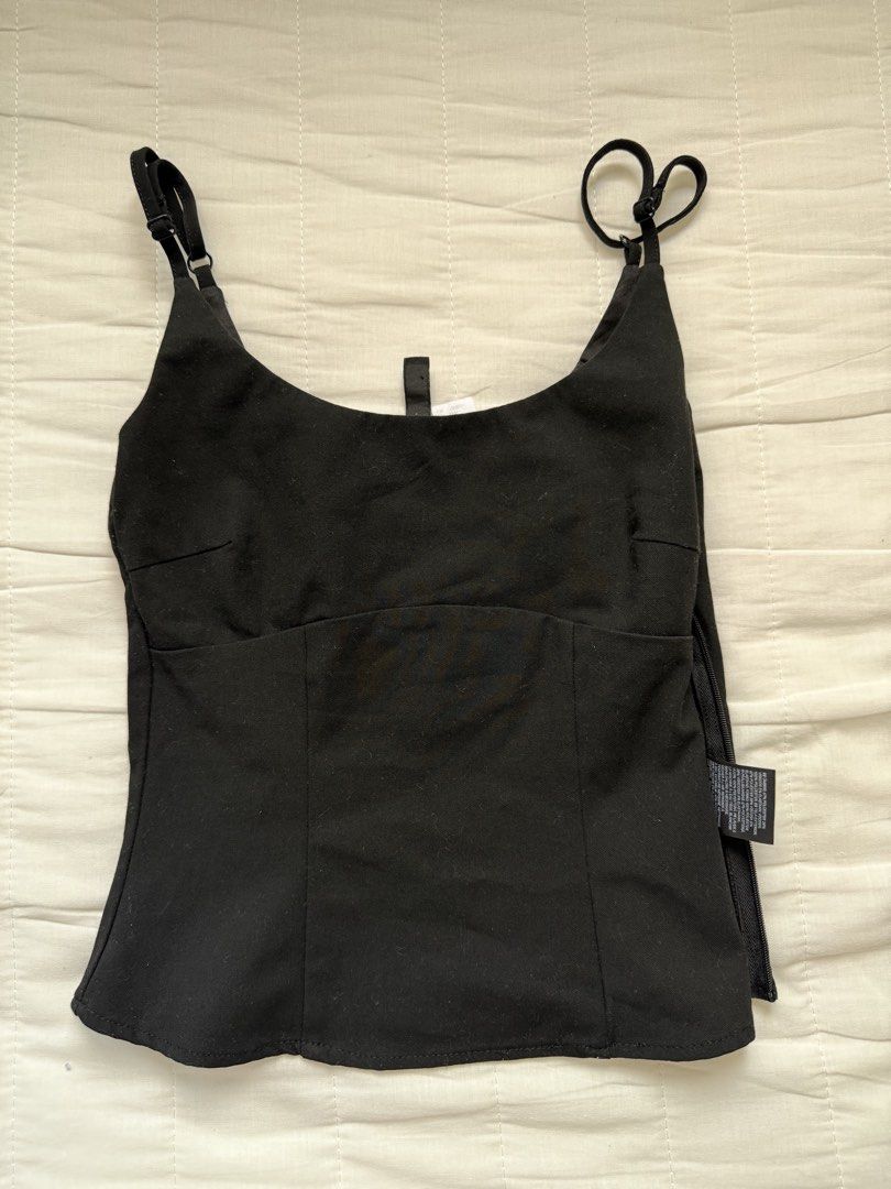 H&M Divided Black Cami Top Size XS (Category: Sleeveless) located in Paranaque City. Submitted by mgn.1997 (Listing ID 1465637307, Image 1). Description: Bought from H&M - used only once - good condition.
