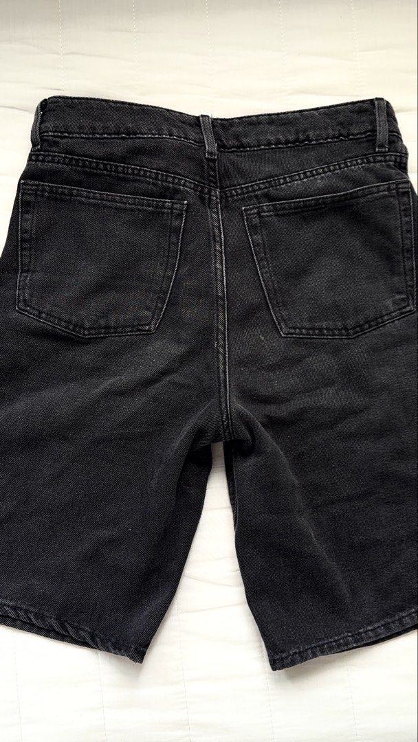 H&M Divided Black Denim Jorts (Category: Shorts) located in Paranaque City. Submitted by mgn.1997 (Listing ID 1465637632, Image 2). Description: still in a good condition :) fits XS-S.