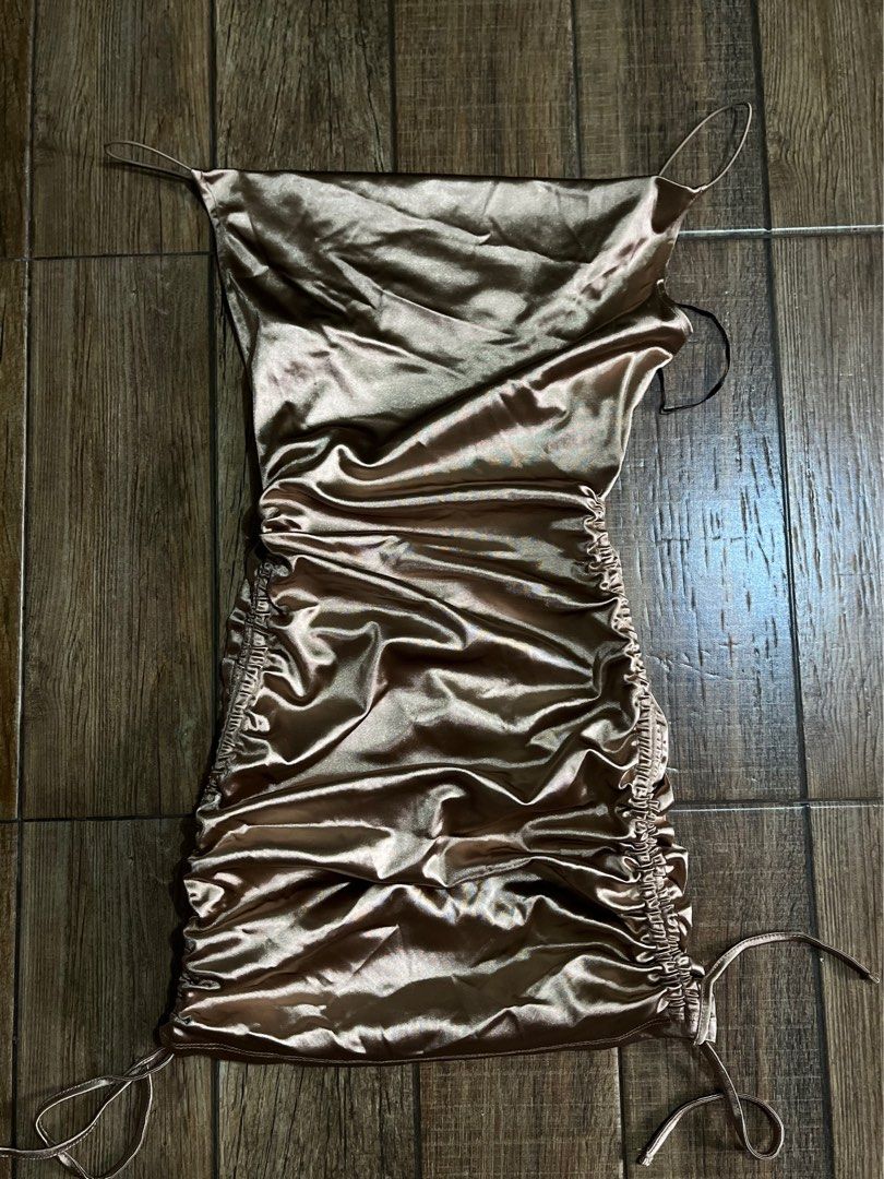 H&M Gold Mini Dress (Category: Dresses) located in Mandaluyong City. Submitted by yanna_02501 (Listing ID 1465672814, Image 1). Description: .