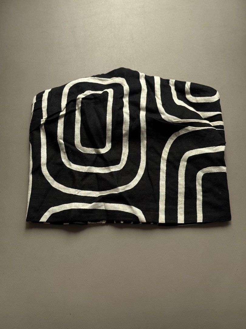 H&M Linen Blend Bandeau Top (Category: Sleeveless) located in Makati City. Submitted by zclutters (Listing ID 1465605164, Image 2). Description: Length: Cropped.