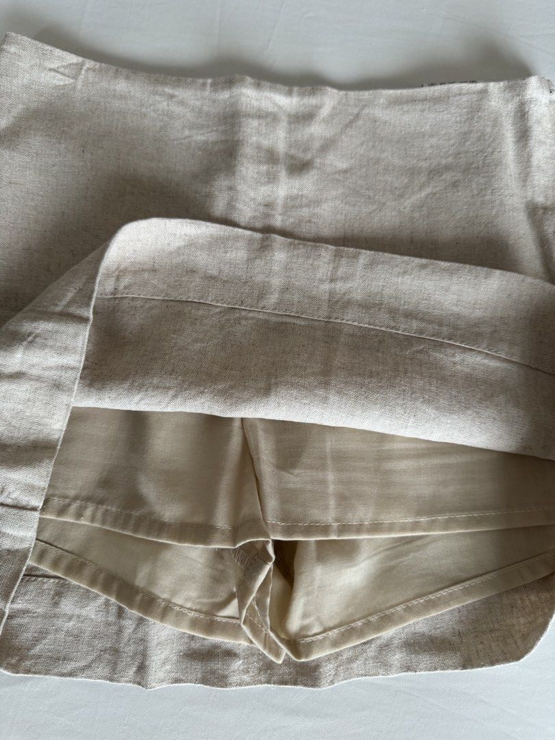 H&M Linen Mini Skirt (Category: Skirts) located in Cebu City. Submitted by gillie_ (Listing ID 1465590820, Image 3). Description: • BRAND NEW (No more price tag bc I thought I'd wear it but never did) • Fits size 22-23 • Length is actually mini • Comes with built-in undershorts.