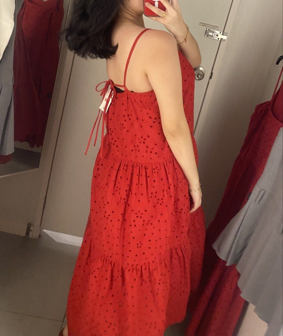 H&M maxi dress (Category: Dresses) located in Paranaque City. Submitted by juju_closet (Listing ID 1465631299, Image 2). Description: - Used once only to the beach. - Straps at the back are adjustable. - 10/10 condition, no flaws ⭐️ Size: Large (can fit medium frames, but fits large frames better) Rfs: Decluttering!.