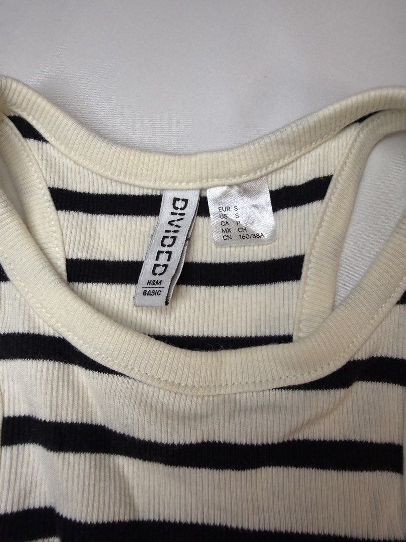 H&M Racerback Crop Stripped Sleeveless (Category: Sleeveless) located in Quezon City. Submitted by wear.again.ph (Listing ID 1465738301, Image 3). Description: .