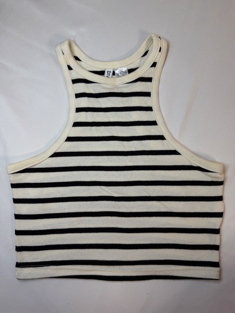 H&M Racerback Crop Stripped Sleeveless (Category: Sleeveless) located in Quezon City. Submitted by wear.again.ph (Listing ID 1465738301, Image 2). Description: .