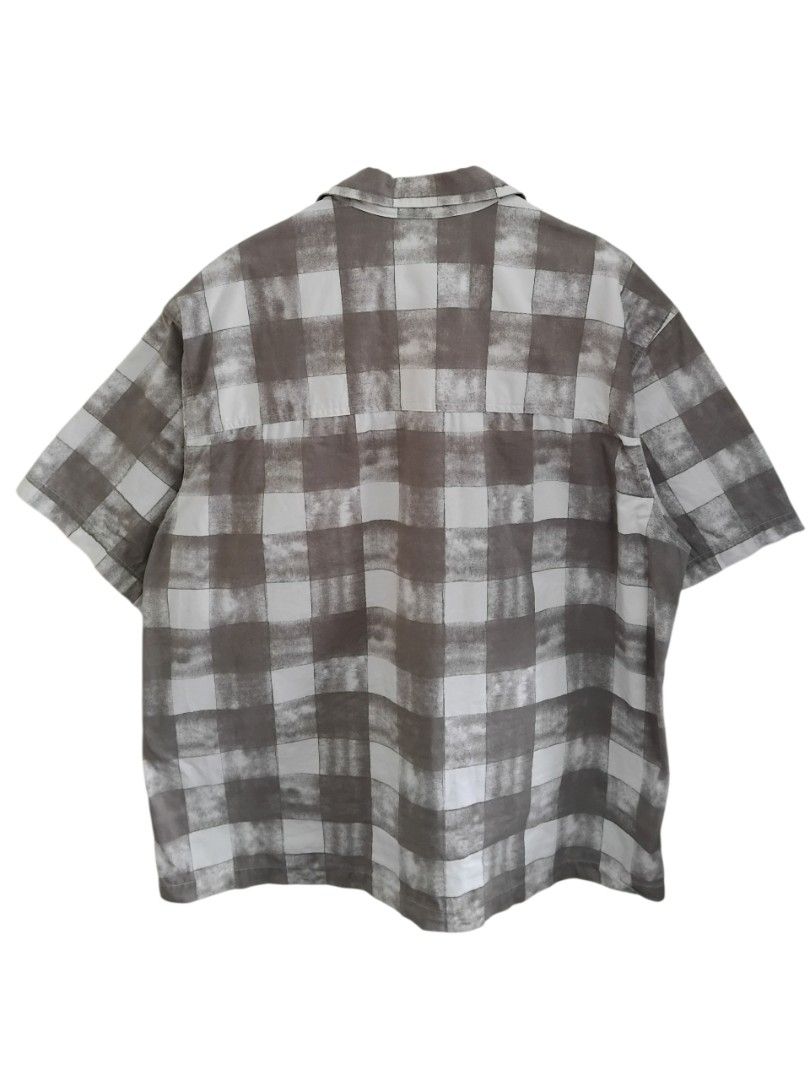 H&M Relaxed Fit Checkered Snap Button Shirt (Category: Tshirts & Polo Shirts ) located in Pasig City. Submitted by hustlexcurate (Listing ID 1465663350, Image 3). Description: H&M Relaxed Fit Checkered Snap Button Shirt Size LARGE on tag fits XL Dimensions: 25X30.