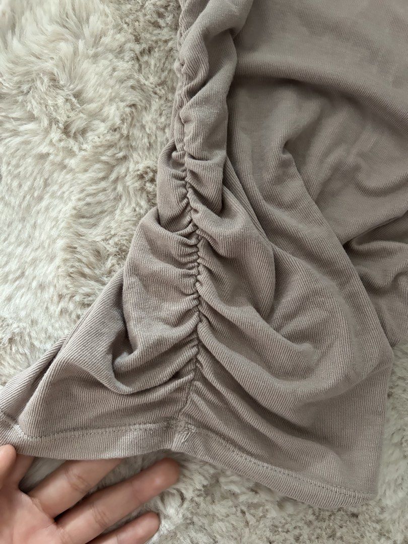 h&m ruched beige top (Category: Blouses) located in San Juan City. Submitted by ilovekitaro (Listing ID 1465589888, Image 3). Description: - fits up to small - very breathable and thin - bought in h&m dubai mall - used only once- very flattering !!! RFS : not my style anymore mop : gcash only mod : lalamove, j&t, ggx loc : san juan city metro manila.