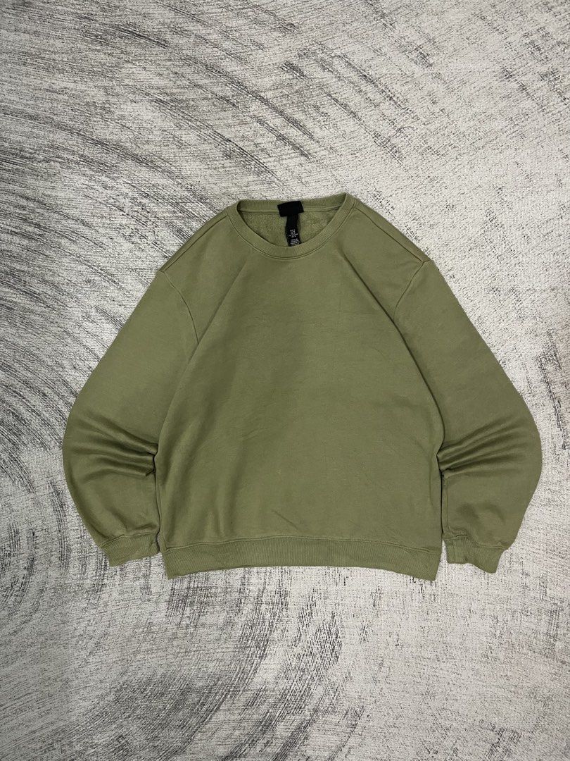 H&M sweater (Category: Coats, Jackets and Outerwear) located in Manila. Submitted by lesterrrrrr (Listing ID 1465579228, Image 1). Description: .