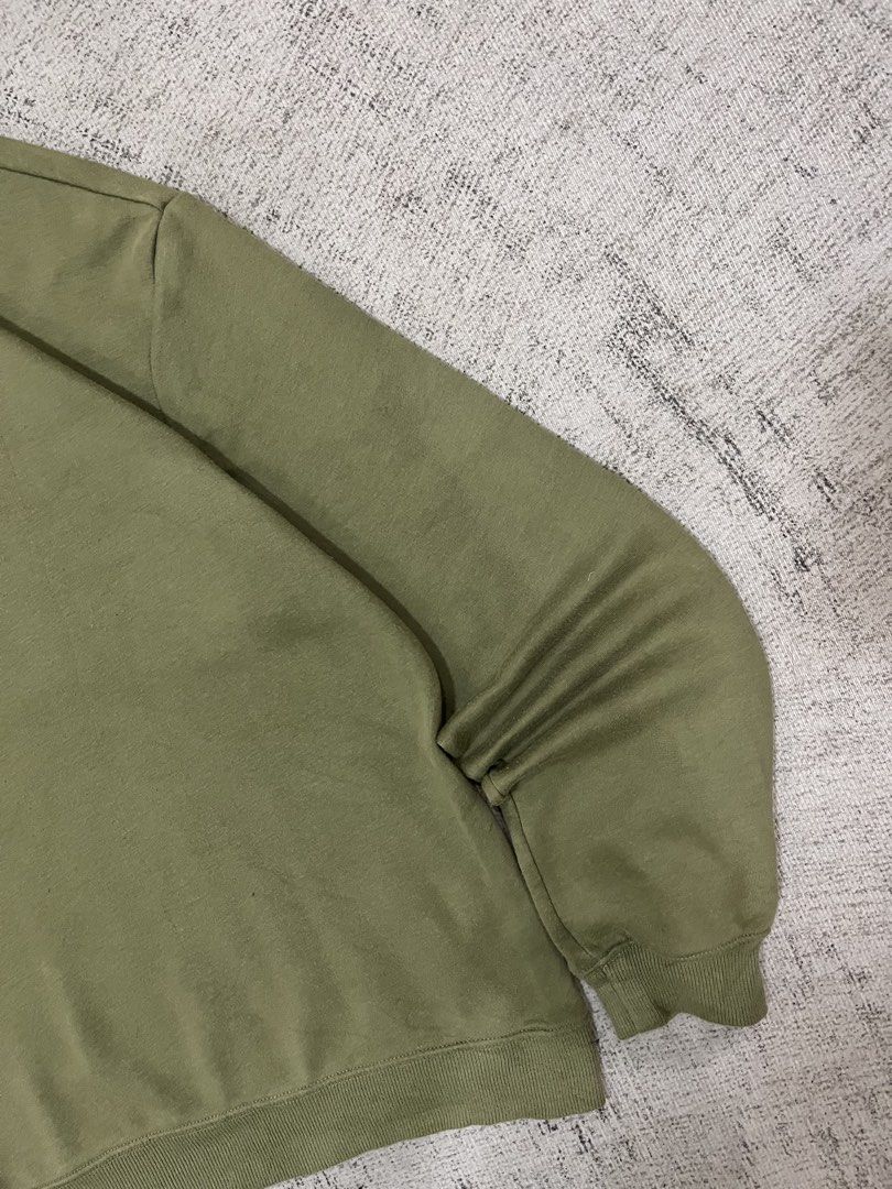 H&M sweater (Category: Coats, Jackets and Outerwear) located in Manila. Submitted by lesterrrrrr (Listing ID 1465579228, Image 3). Description: .