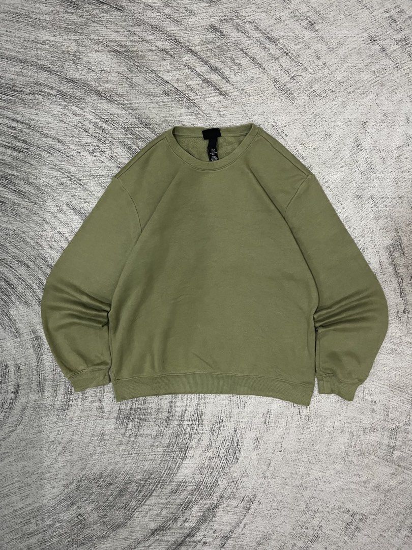 H&M sweater (Category: Coats, Jackets and Outerwear) located in Manila. Submitted by lesterrrrrr (Listing ID 1465579228, Image 2). Description: .