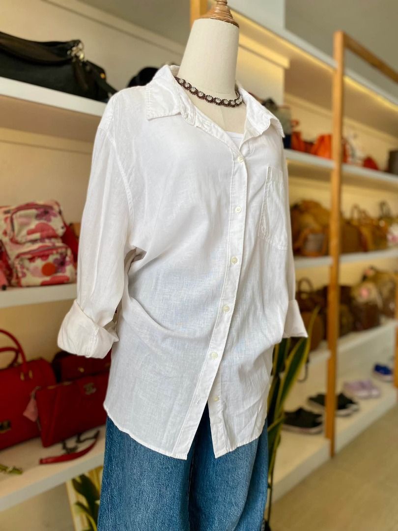 H&M WHITE LINEN LONGSLEEVE (Category: Longsleeves) located in Baguio. Submitted by asna_taku (Listing ID 1465647146, Image 2). Description: H&Ⓜ️ WHITE LINEN LONGSLEEVE XL ON TAG ₱680.