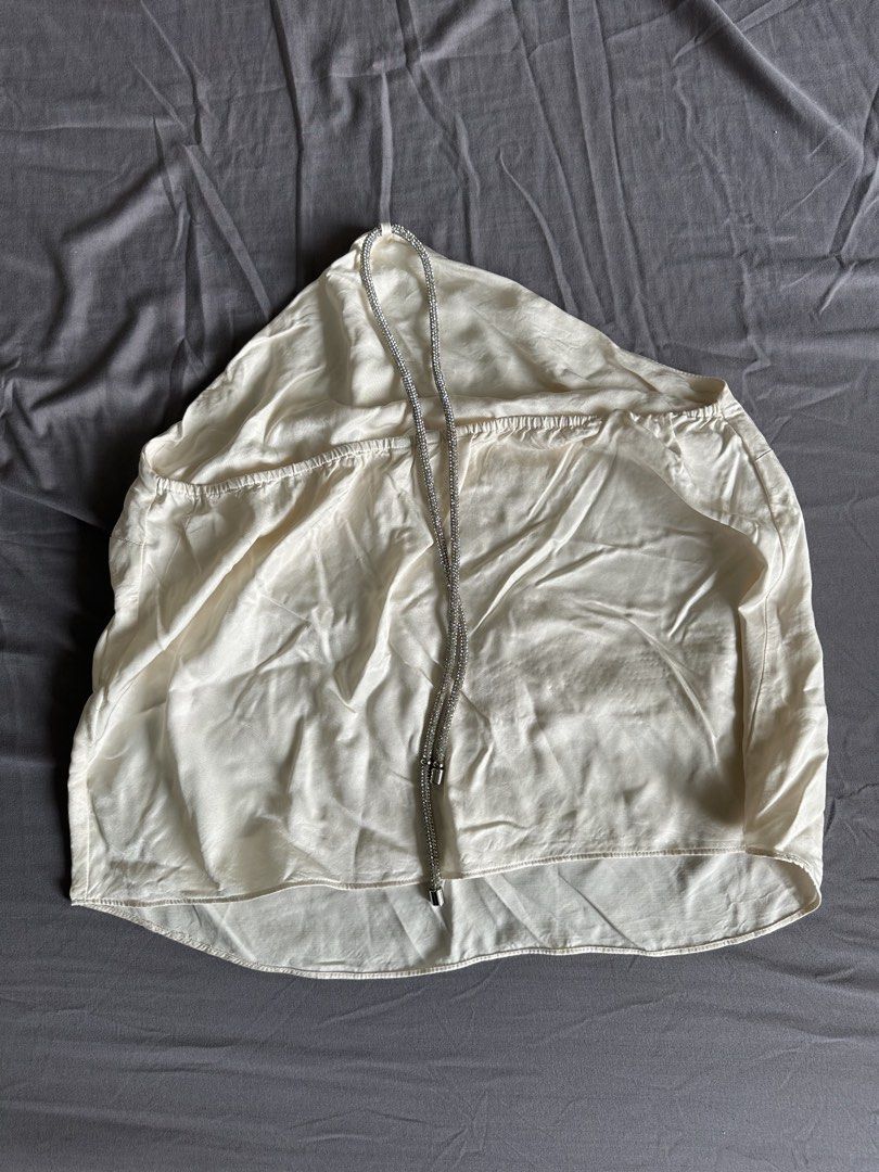 H&M White Satin Halter Top with Rhinestone Strap (Category: Sleeveless) located in Pasig City. Submitted by afterglowpreloved (Listing ID 1465596530, Image 2). Description: .
