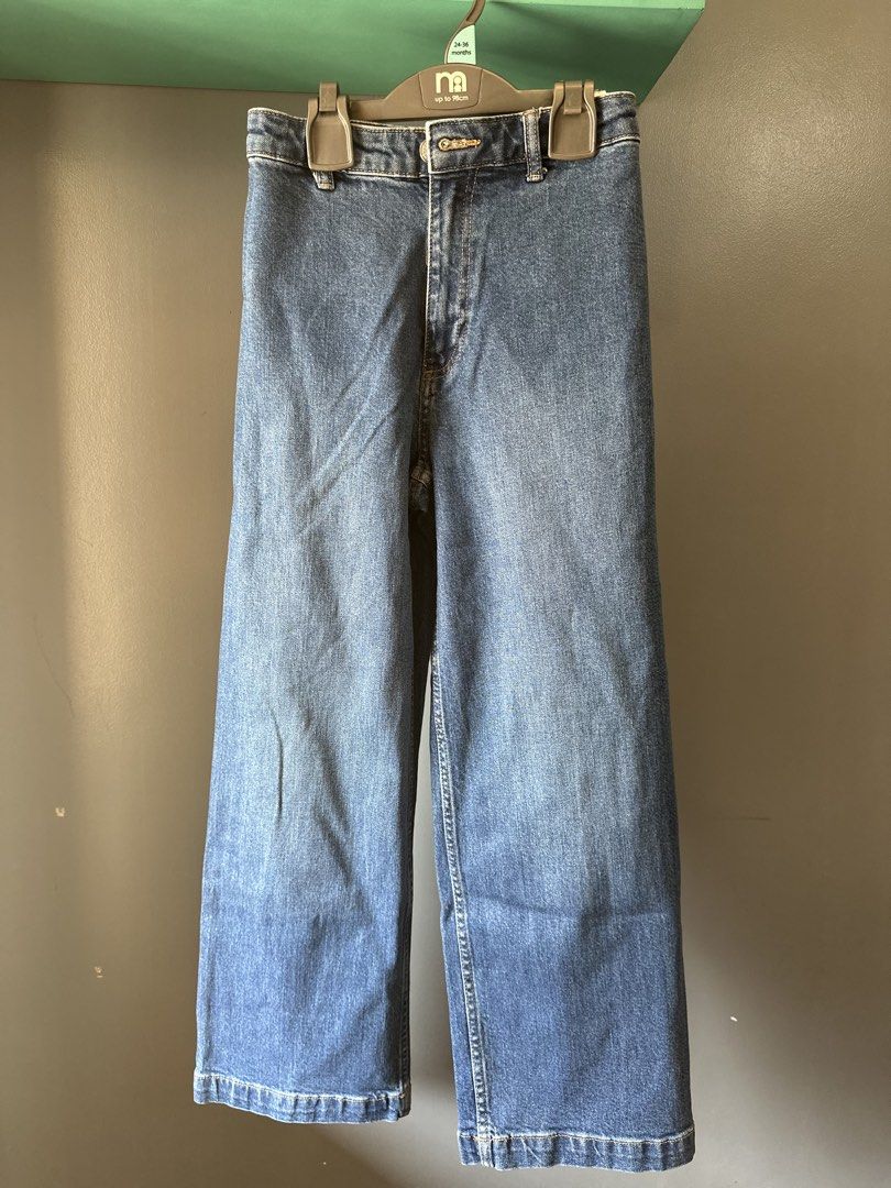 H&M Wide-leg jeans (Category: Jeans) located in Quezon City. Submitted by tan__k (Listing ID 1465626956, Image 3). Description: Size US 2 (can fit 25”) High-rise, Medium wash jeans No flaws See all photos including measurements No lowballing.
