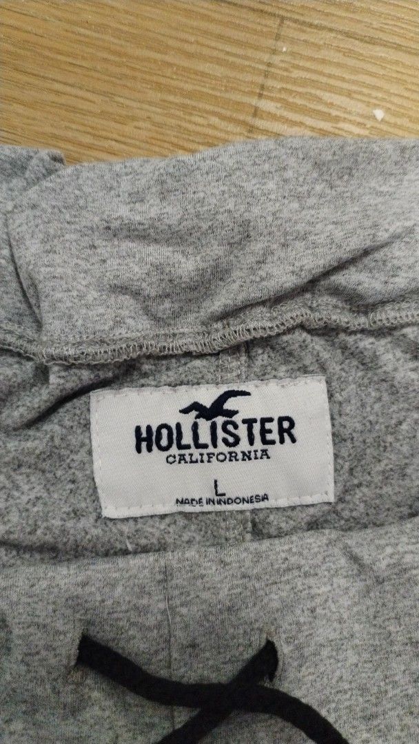 Hollister Jogger Sweatpants (Category: Joggers) located in Manila. Submitted by dsean22 (Listing ID 1465702079, Image 3). Description: Gray Hollister jogger sweatpants Size L 36 inches length 30 waist (stretchable).