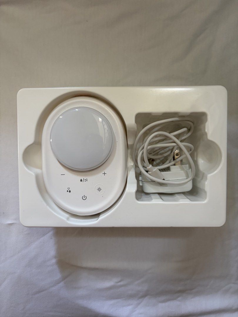 Horigen Wondermore Electric Breast Pump (Category: Breastfeeding & Bottle Feeding) located in Santa Rosa. Submitted by chrsthings (Listing ID 1465613423, Image 2). Description: - Model: Horigen Wondermore Electric Breast Pump Set - Condition: Complete with original box and manual - Modes: 3 settings including stimulation, expression, and turbo - Features: Clear digital display screen for easy monitoring - Inclusions: Main pump unit, charging cabl