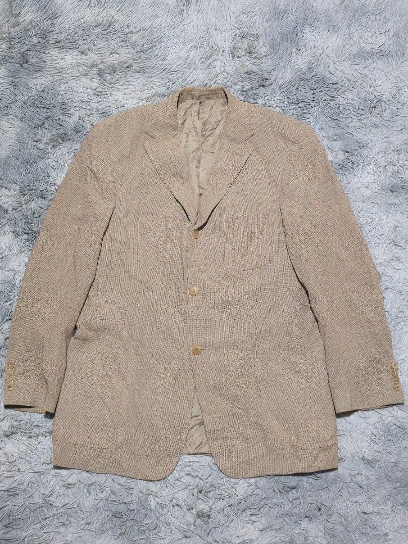 Hugo Boss (Category: Coats, Jackets and Outerwear) located in Abulug. Submitted by humanwhosellthings (Listing ID 1465696993, Image 1). Description: Size XL 22W x 31L Excellent Condition No issue, needs wash only fresh from bale.