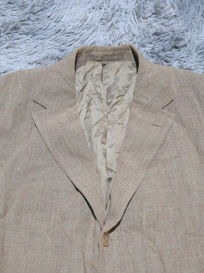 Hugo Boss (Category: Coats, Jackets and Outerwear) located in Abulug. Submitted by humanwhosellthings (Listing ID 1465696993, Image 3). Description: Size XL 22W x 31L Excellent Condition No issue, needs wash only fresh from bale.