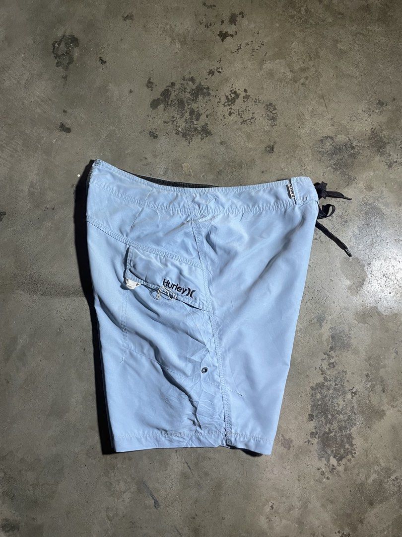 Hurley Boarshorts (Category: Shorts) located in Sorsogon. Submitted by thirfthaven_89 (Listing ID 1465599867, Image 1). Description: Waist:34 Length:19.