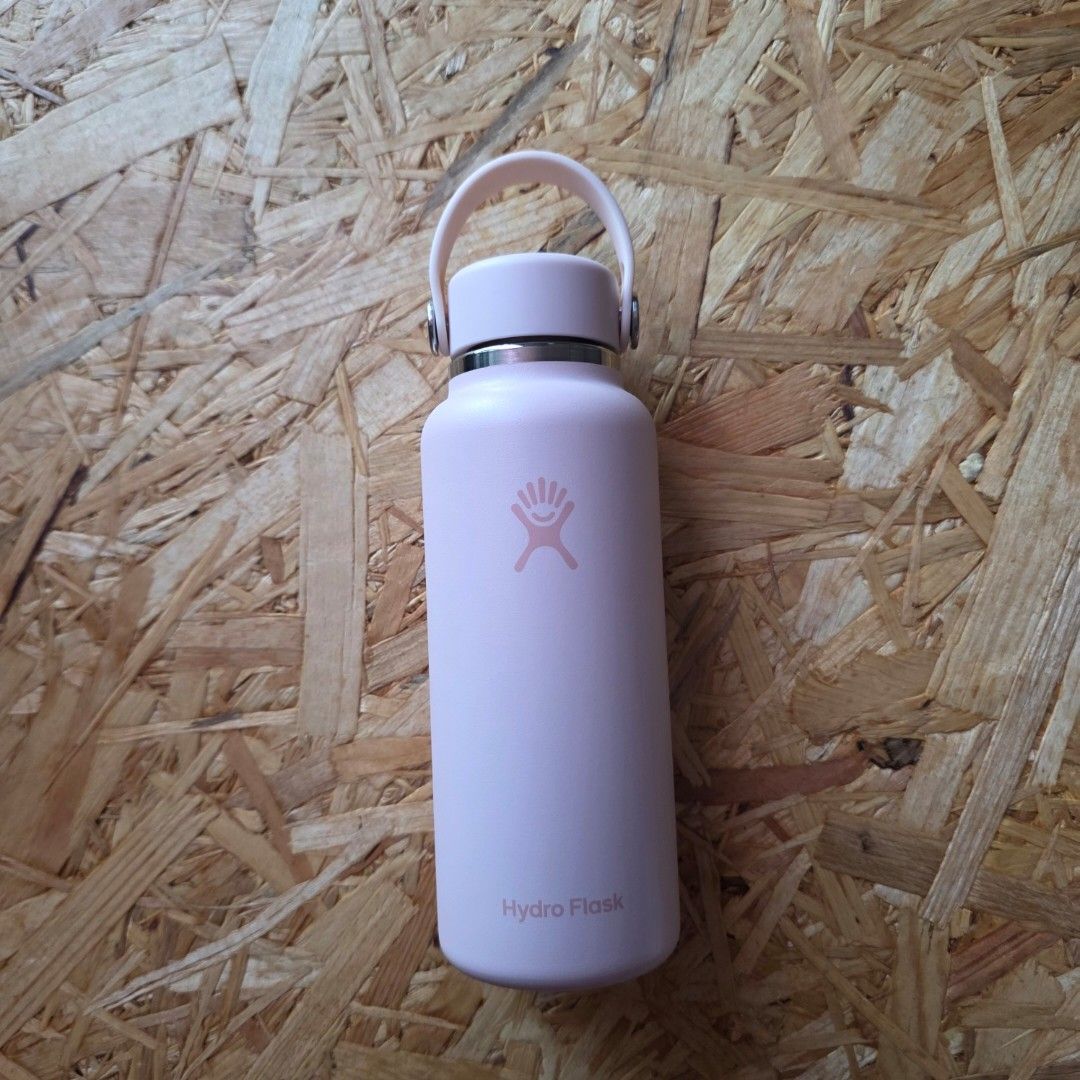 Hydro Flask Trillium Pink 400 mL (Category: Water Bottles & Tumblers) located in Pasay City. Submitted by xsamskie (Listing ID 1465611175, Image 3). Description: - Brand: Hydro Flask - Color: Soft pink - Capacity: 400 mL - Condition: Brand new-like, zero dents or surface marks - Inclusions: Original box and official store sales receipt - Ideal for: Daily hydration, work, and school commutes.
