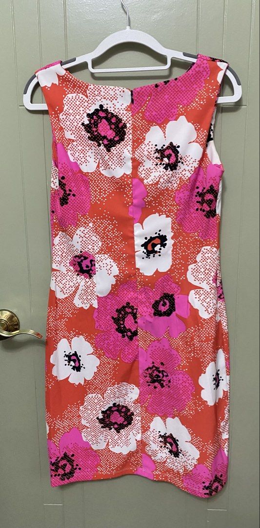 I.N. Studio Bright Floral Dress - Medium (Category: Dresses) located in Quezon City. Submitted by dquad.dquad (Listing ID 1465653262, Image 3). Description: I.N. Studio Bright Floral Dress - Medium Php 600.00 No issues. Cloth is a bit stretchable. Bust - 34" Waist - 31" Hips - 40" Length - 32" Location: Scout Area. Bgy Roxas Quezon City.