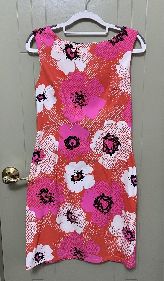 I.N. Studio Bright Floral Dress - Medium (Category: Dresses) located in Quezon City. Submitted by dquad.dquad (Listing ID 1465653262, Image 2). Description: I.N. Studio Bright Floral Dress - Medium Php 600.00 No issues. Cloth is a bit stretchable. Bust - 34" Waist - 31" Hips - 40" Length - 32" Location: Scout Area. Bgy Roxas Quezon City.