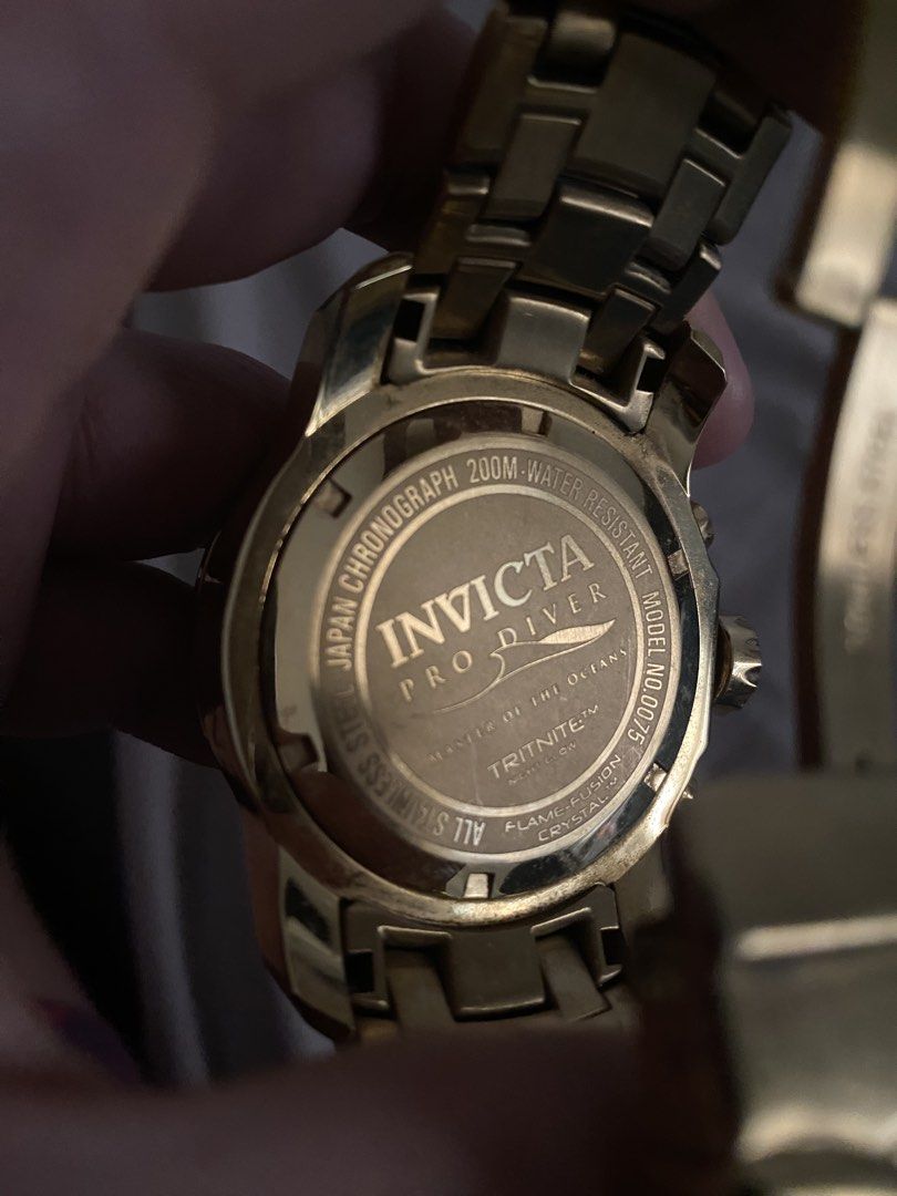 Invicta Pro Diver Model No. 0075 Gold Watch (Category: Men's Watches) located in Plaridel. Submitted by freewind_98bb2d (Listing ID 1465588111, Image 2). Description: - Brand/Model: Invicta Pro Diver Chronograph (Model 0075) - Design: Eye-catching green dial with a dark bezel and gold-tone stainless steel finish - Durability: Flame-fusion crystal and water resistant up to 200m - Features: Functional sub-dials and date window; clasp engraved with 