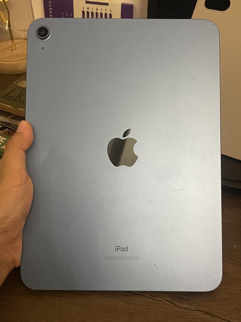 IPAD 10th gen 256gb (Category: iPad) located in Naga. Submitted by kerimkime123 (Listing ID 1465714793, Image 2). Description: 256 gb w box w case w tempered glass minor dent sa likod pass sa low baller.