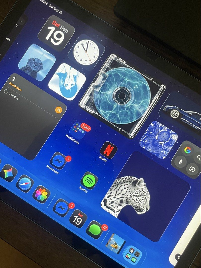 IPAD 10th gen 256gb (Category: iPad) located in Naga. Submitted by kerimkime123 (Listing ID 1465714793, Image 1). Description: 256 gb w box w case w tempered glass minor dent sa likod pass sa low baller.