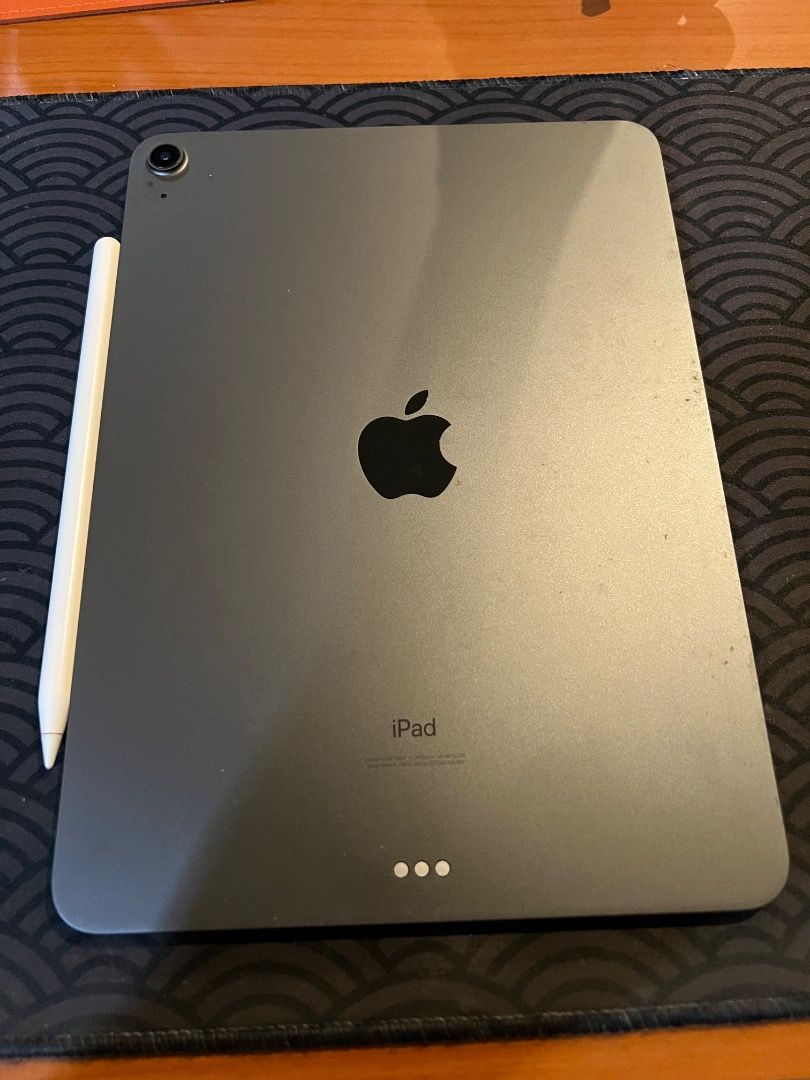 Ipad Air (4th Gen) with Apple Pencil (with boxes for both items) (Category: iPad) located in Quezon City. Submitted by katrina07_ (Listing ID 1465678241, Image 2). Description: Ipad Air (4th Gen) with Apple Pencil (price negotiable).