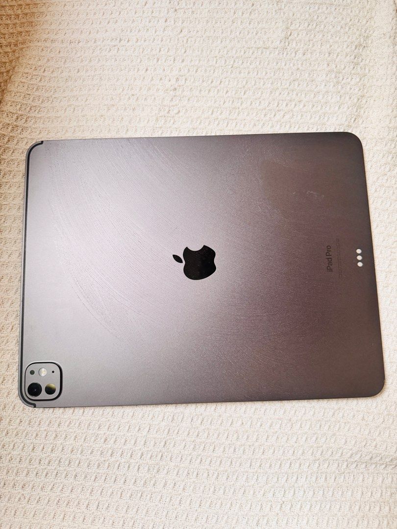 Ipad Pro 13 M4 256gb (Category: iPad) located in Manila. Submitted by silvermoon.dab6a3 (Listing ID 1465590095, Image 2). Description: Ipad pro 13 M4 Chip 256 gb No issues No repairs RFS: will upgrade 87% BH Pick up or Delivery only .