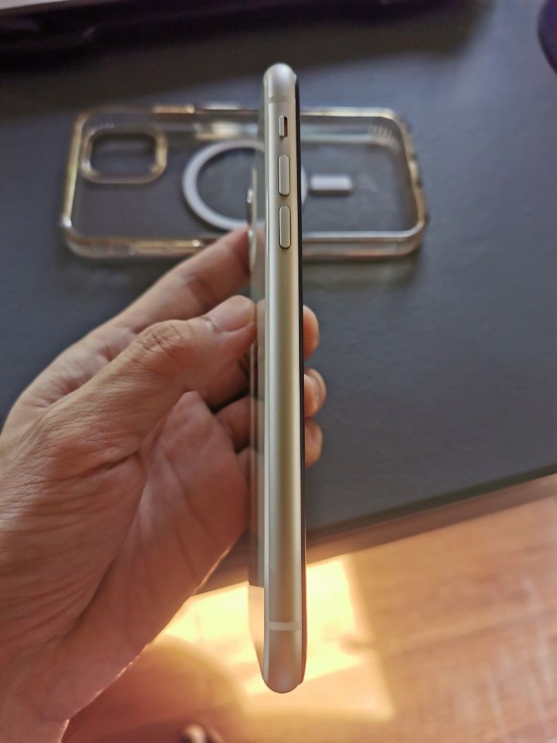 iPhone 11 128GB Starlight (Category: iPhone 11 Series) located in Daraga. Submitted by djeiow14 (Listing ID 1465651394, Image 3). Description: FOR SALE — iPhone 11 128GB 📱✅ PHONE DETAILS ✅Openline ✅ Face ID — Working ✅ True Tone — Working ✅ All cameras — Working ✅ Speaker & Mic — Working ✅ WiFi & Bluetooth — Working ✅ Charging — Working ✅ Tempered glass installed ✅Updated to iOS 27 ⚠️ HONEST DISCLOSURE ⚠️ LCD has been replaced — Third-party LCD 