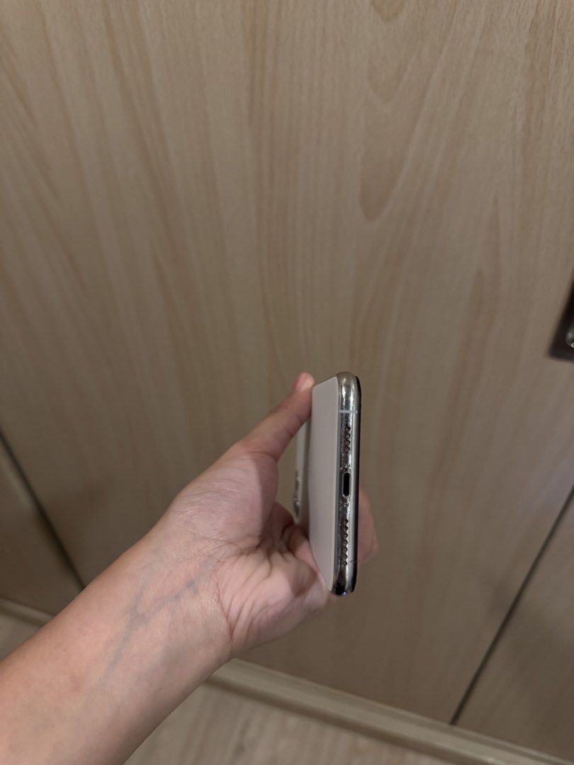 Iphone 11 pro max 64 G (Category: iPhone 11 Series) located in Manila. Submitted by thirdyb (Listing ID 1465712949, Image 2). Description: Iphone 11 pro max 64 gb Smart and TNT locked sim 77% battery health.