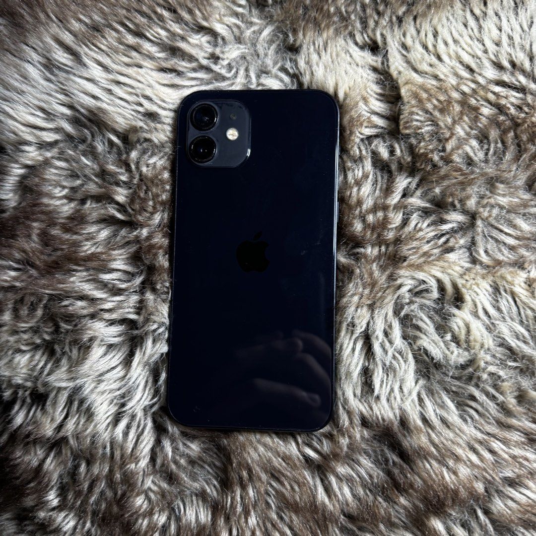 IPhone 12 128GB Japan Variant (Category: iPhone 12 Series) located in Quezon City. Submitted by noahhsellss (Listing ID 1465721342, Image 2). Description: •IPhone 12 128GB Japan Variant Fully Unlocked •Naka IOS 18 pa (Maganda kung collector) •🔋85% BH •Appearance:7/10(See pics) •Honest Issues: •Replaced OLED(GX OLED ₱2500).