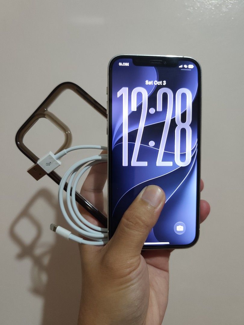 iPhone 12 Pro 128gb (Category: iPhone 12 Series) located in Quezon City. Submitted by cj0913 (Listing ID 1465612655, Image 1). Description: For sale iPhone 12 Pro 128gb Factory Unlock (any sim) 98% BH (replaced, ang tagal malobat) True tone working Camera no issue Face ID no issue unli check and reset inclusion: unit, case and cord.