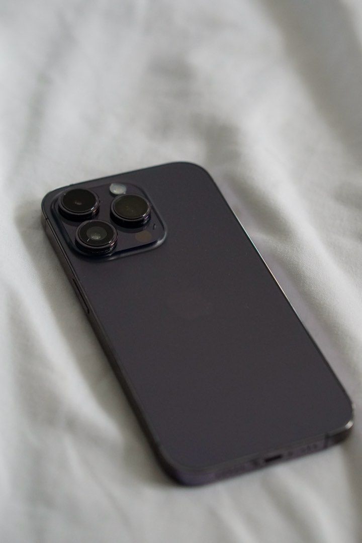 Iphone 14 Pro (Category: iPhone 14 Series) located in Taguig. Submitted by xjrxx (Listing ID 1465637177, Image 2). Description: 📱 iPhone 14 Pro – 256GB ✅ Factory Unlocked – Open Line ✅ 256GB Storage ✅ Complete with Original Box 🔧 Replaced Screen 🔋 Replaced Battery ❌ No Charger Included shows an “Unknown Part” in the setting Phone is ready to use and compatible with any network. 📦 Inclusions: • iPhone 14 Pro 256GB • Original Box • No Charger �