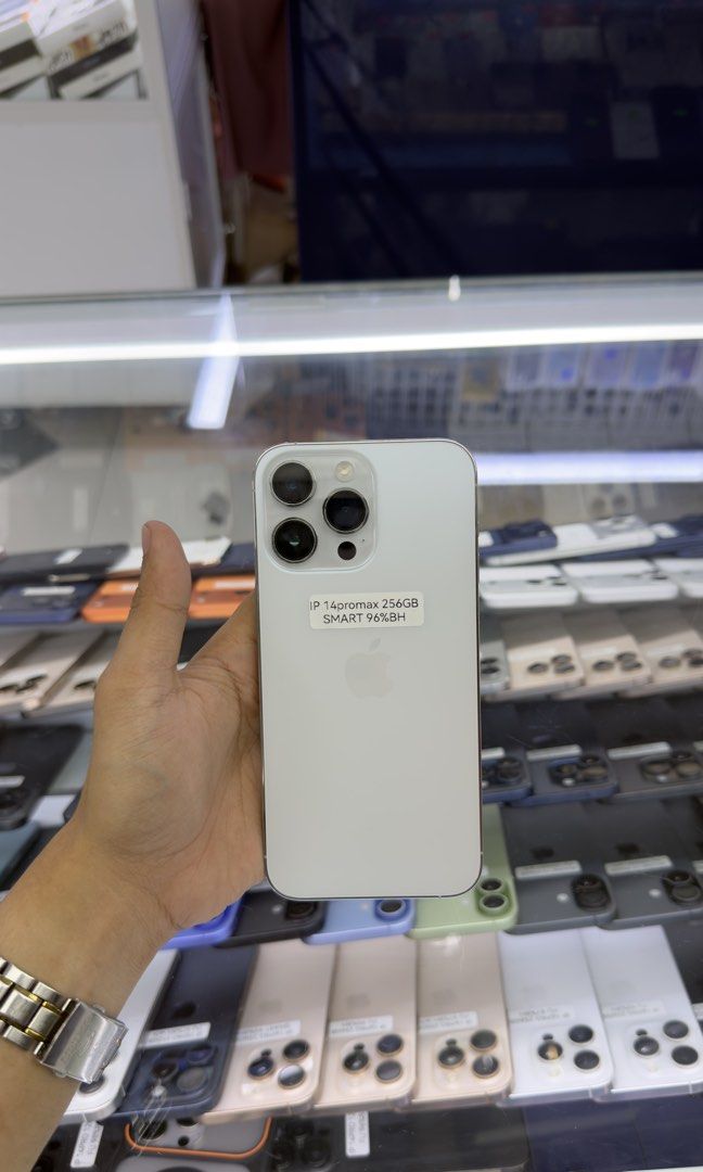iPhone 14 Pro Max 256gb 96% BH Smart Locked (Category: Other Gadgets) located in Manila. Submitted by carimgadgets (Listing ID 1465716119, Image 1). Description: .