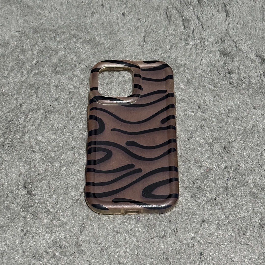 Iphone 14 Pro Max Phone Case (Category: Cases & Sleeves) located in Lipa City. Submitted by jecoparra (Listing ID 1465701894, Image 1). Description: - Compatible with iPhone 14 Pro Max - Stylish brown and black abstract / wave pattern design - Durable material providing good daily protection - Clean and well-maintained condition - Perfect for aesthetic mirror selfies.