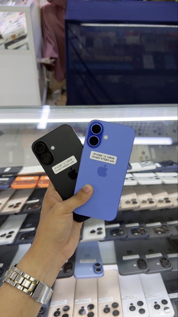 iPhone 16 128gb 99% BH Smart Locked with box (Category: Other Gadgets) located in Manila. Submitted by carimgadgets (Listing ID 1465713288, Image 1). Description: .