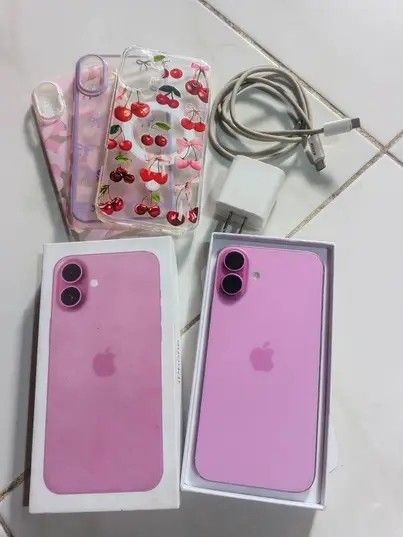 Iphone 16 plus 128 (Category: iPhone 16 Series) located in Manila. Submitted by gentlecloud_71412b (Listing ID 1465636971, Image 1). Description: Condition: 7/10 (well-maintained, looks great) - Inclusions: box, charger, and 3 phone cases - Meetup Location: Barangay Upper Bicutan, Taguig / Pasay City ISSUE: PAINT CHIPS LLA variant (Openline ANY sim) unli check, unli reset What u see is what you will get.