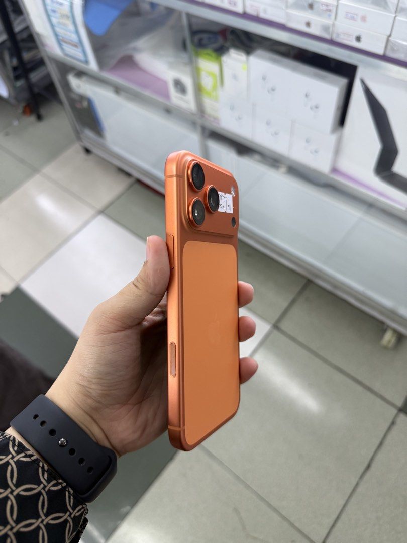 Iphone 17 Pro Max 256gb 91% BH FU NTC No issue (Category: iPhone 17 Series) located in San Juan City. Submitted by javedsgadgetshop (Listing ID 1465583111, Image 3). Description: PTPA : Padelete po if bawal ❌ Here's the QUICK INFO ➡️ iphone 17promax ➡️ 256gb ➡️ Orange COLOR ➡️ Factory Unlock ➡️ Physical sim + esim ➡️ 98% MAKINIS & 91% BATT ➡️ STORE WARRANTY ➡️ WITH Charger & Case, Temp - serial can be check on apple website |Money back if its pro
