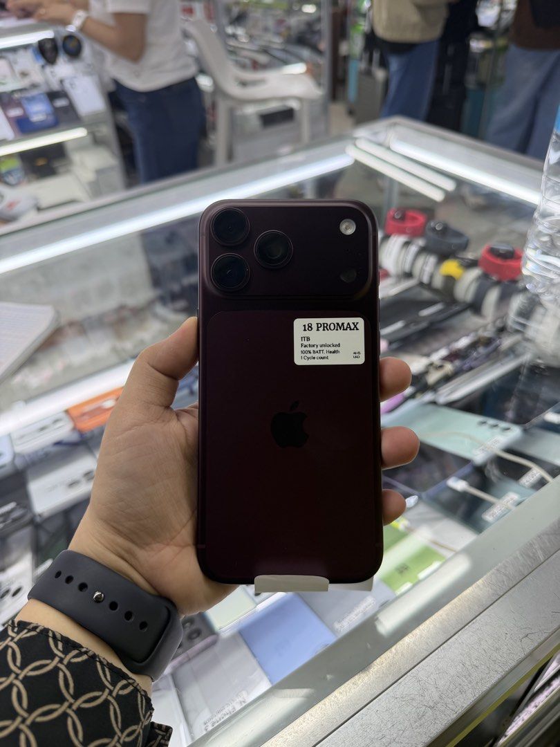 Iphone 18 Pro Max 1TB 100% BH FU HK No issue (Category: iPhone 18 Series) located in San Juan City. Submitted by javedsgadgetshop (Listing ID 1465582501, Image 2). Description: PTPA : Padelete po if bawal ❌ Here's the QUICK INFO ➡️ IPHONE 18promax ➡️ 1TB ➡️ Burgundy COLOR ➡️ PHYSICAL SIM + ESIM ➡️ Factory Unlock ➡️ 98% MAKINIS & 100% BATT ➡️ STORE WARRANTY ➡️ WITH CASE AND TEMPERED - serial can be check on apple website |Money back if its proven 