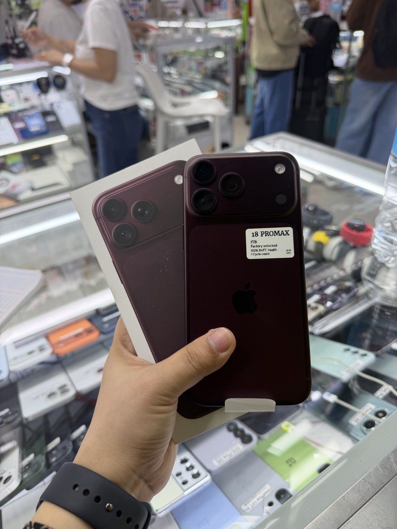 Iphone 18 Pro Max 1TB 100% BH FU HK No issue (Category: iPhone 18 Series) located in San Juan City. Submitted by javedsgadgetshop (Listing ID 1465582501, Image 1). Description: PTPA : Padelete po if bawal ❌ Here's the QUICK INFO ➡️ IPHONE 18promax ➡️ 1TB ➡️ Burgundy COLOR ➡️ PHYSICAL SIM + ESIM ➡️ Factory Unlock ➡️ 98% MAKINIS & 100% BATT ➡️ STORE WARRANTY ➡️ WITH CASE AND TEMPERED - serial can be check on apple website |Money back if its proven 