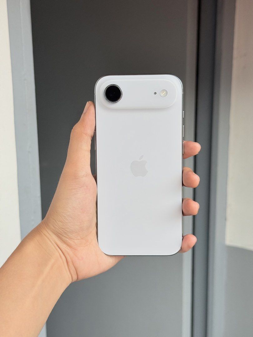 iPhone Air (Category: iPhone 17 Series) located in Manila. Submitted by carminaecy (Listing ID 1465668828, Image 3). Description: iPhone Air Sky Blue 256gb 100% Battery Health Factory Unlocked Local Variant Warranty until May 2027 Purchased at Beyond the Box No issue No history of repair Makinis Inclusions: Box (same imei) Cord Case Tg installed Unli check and unli reset upon meetup Loc: South Caloocan.
