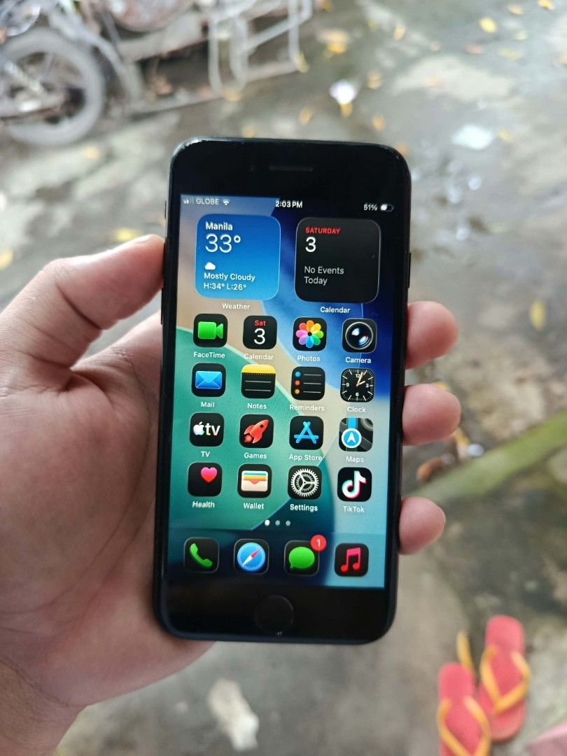 Iphone SE 2nd gen 2020 For Sale (Category: iPhone SE Series) located in Dasmarinas. Submitted by piagadgets (Listing ID 1465691372, Image 2). Description: For Sale Iphone SE 2020 64GB iOS 26.7 A13 bionic Anysim 73% bh original No history of repairs Touch ID working Unli reset Issue: Stratches at light paint chips Unit at case lang 5500 Iphone SE nalang kayo kesa iphone 8 na halos same price. Meet Up/Delivery Dasmarinas Cavite Location .